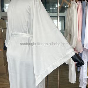 <span class=keywords><strong>Camicia</strong></span> <span class=keywords><strong>da</strong></span> <span class=keywords><strong>notte</strong></span> di seta di lusso per le donne nuovo stile personalizzato lunghi abiti grandi apertura maniche lisce morbido raso <span class=keywords><strong>da</strong></span> <span class=keywords><strong>notte</strong></span> <span class=keywords><strong>da</strong></span> sposa per la primavera - Product Image 5