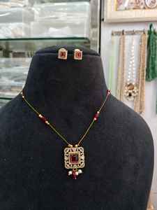 Tendance pendentif étincelant ensemble de bijoux indiens avec mêmes boucles d'oreilles assorties et chaîne de pendentif pour toutes les fonctions et fêtes - Product Image 3