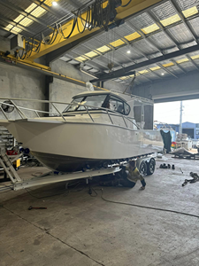 Barco de pesca de aluminio blanco de 7,5 m, yate deportivo con techo rígido extendido, bote de remos fuerte y duradero, listo para usar - Product Image 2