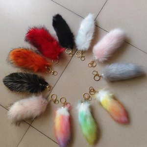 Wholesale 17cm Imitation fox Tail Keychain Fashion Lovely Design Fluffy Cheap fox Fur Tail Keychain Car Key Handbag Charm Decor