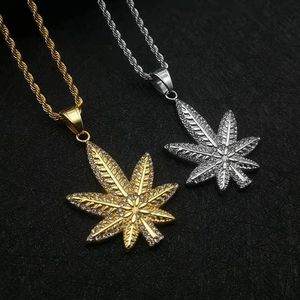 Collier pendentif feuille d'érable Hip Hop en acier inoxydable, plaqué or et argent, serti pavé, bijou unisexe, cadeau - Product Image 1