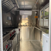 Remorque noire pour fromage et viande avec équipement Food Truck barman