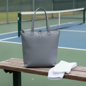 กระเป๋าใส่ไม้ปิงปองแบบมินิมอล รุ่น Ballistic Pickleball Tote จุไม้ปิงปองได้ 1 อัน ผลิตจากผ้า 900D แบบด้าน พร้อมโลโก้สั่งทำได้ ขายส่ง กระเป๋าสำหรับกีฬาเทนนิสและพาเดล - Product Image 3
