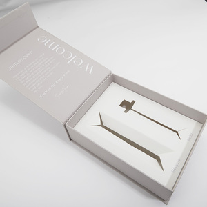 Caja de Regalo de Papel Kraft de Lujo con Impresión Personalizada, Diseño de Hombrecitos, Más Vendida - Product Image 1
