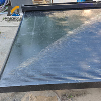 Table vibrante de concentration gravitaire pour l'extraction d'or avec moteur PLC et pompe, haute rigidité pour la récupération de l'or fin et la séparation des minerais