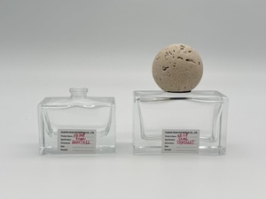 Flacon de parfum unique, luxe, personnalisé, avec bouchon en pierre et vaporisateur pour flacons - Product Image 4