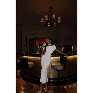 Vestido de Noche Blanco Básico con Detalle de Volantes - Product Image 4