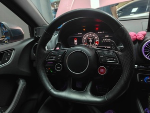 Volant en cuir véritable de luxe avec écran LED en fibre de carbone forgée pour <span class=keywords><strong>Audi</strong></span> A1 A4 R8 <span class=keywords><strong>TT</strong></span> <span class=keywords><strong>Roadster</strong></span> <span class=keywords><strong>RS</strong></span> TTS MK2 2008-2013 - Product Image 4