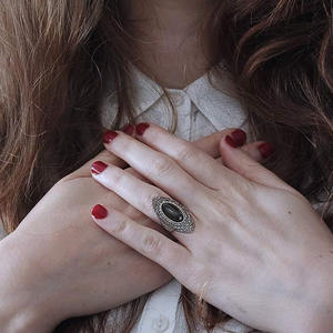 แหวนเงินแท้ 925 สำหรับผู้หญิง ประดับด้วยพลอยออนิกซ์ ดีไซน์เรขาคณิตแบบวินเทจ ตกแต่งด้วยเพชรแบบฝัง เหมาะสำหรับงานปาร์ตี้ - Product Image 3