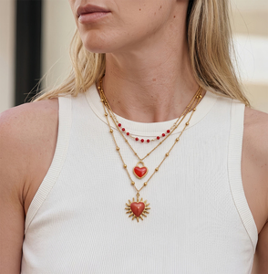 Collar <span class=keywords><strong>de</strong></span> Moda con Colgante <span class=keywords><strong>de</strong></span> Corazón Sagrado con Esmalte Rojo Rubí y Baño <span class=keywords><strong>de</strong></span> <span class=keywords><strong>Oro</strong></span> <span class=keywords><strong>de</strong></span> 18K sobre Acero Inoxidable para Mujer - Product Image 3