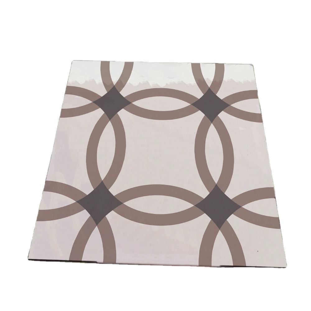 สีเทาอ่อน