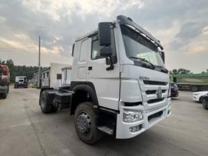 Camión Tractor Usado Sinotruk Euro2 Diésel 4X2 con Volante a la Izquierda, HOWO de 10 Ruedas, Capacidad de Carga de 21-30T, 371hp, Cámara Trasera de 360° - Product Image 5
