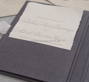 Porte-documents de mariage haut de gamme en lin avec estampage à chaud doré, invitation personnalisée pour suite de mariage de prestige - Product Image 2