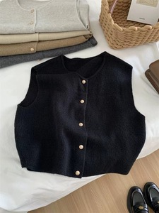 Gilet en tricot pour femme, style vintage, col rond, boutons dorés, tendance - Product Image 5