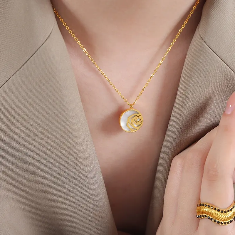 سلاسل ذهبية من الفولاذ المقاوم للصدأ عيار 18K مجوهرات سلسلة بدلاية وردية من الزركون اللؤلؤي للسيدات