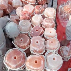 Pierre à lécher au sel de l'Himalaya pour le bétail Bloc de minéraux naturels Corde sculptée Sel rose longue durée pour chevaux Cerf Animal élégant - Product Image 2