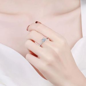 แหวนคู่เพชรทรงสี่เหลี่ยมเจ้าหญิง 18k 1 กะรัต ฝังเพชรแบบหนามเตย เพชรเพาะเลี้ยง ดีไซน์โดดเด่น แหวนวินเทจหรูหราเบาๆ - Product Image 3