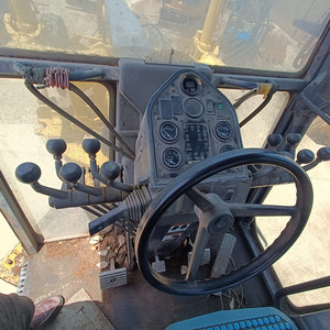 รถเกรดเดอร์ Volvo G740 แบบโครงสร้างแบบประกบ ขับเคลื่อนด้วยเครื่องยนต์ดีเซล Cummins M11 กำลัง 210 แรงม้า น้ำหนักใช้งาน 16.1 ตัน - Product Image 5