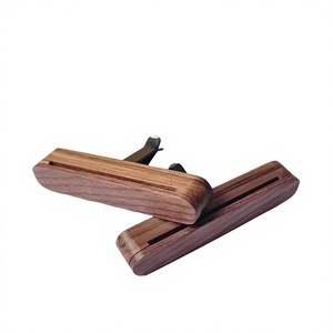 Diffuseur d'arômes rechargeable en bois de noyer naturel à clipser pour grille d'aération, base de parfum automobile, décoration - Product Image 1