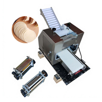 Machine automatique de haute précision pour la fabrication de feuilles de pâte et de peaux de raviolis, pour usage en restaurant, avec moules interchangeables et moteur.