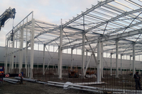 Bâtiment à structure métallique, fabrication de structures en acier par soudage, usine d'acier préfabriquée avec mezzanine