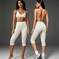 Ensemble de yoga respirant pour femmes : soutien-gorge de sport réglable à col halter et leggings rehausseurs de hanches, vêtements de sport solides de haute qualité pour la vente en gros
