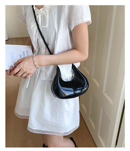 <span class=keywords><strong>2026</strong></span> Yeni Moda Kadın PU Deri Çantalar Hilal Şeklinde Tek Omuz Çantaları Kilitli - Product Image 5