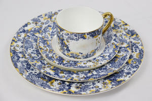 Juegos de cena al por mayor nuevo diseño estilo europeo platos de cerámica de 4 piezas y caja de regalo de porcelana de hueso Kit de taza caliente de fiesta de lujo - Product Image 6