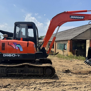 Excavadora Usada Doosan DH60-7 de 6 Toneladas con Motor, Caja de Cambios, PLC y Bomba - Precio Competitivo para Obras de Construcción - Product Image 3