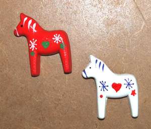 Autocollants magnétiques de réfrigérateur de cheval de Dala en bois peints à la main européens et américains - Product Image 4