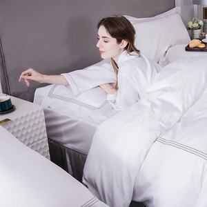 Housse de couette blanche pour hôtel, drap et taie d'oreiller personnalisés, ensemble de literie doux 100% coton - Product Image 2