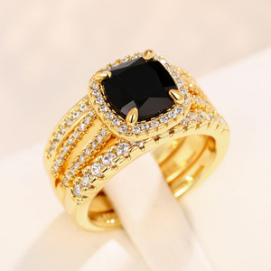 Ensemble de trois bagues carrées vintage pour hommes et femmes, bijoux de mode luxueux et tendance - Product Image 1