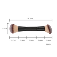 Pinceau double embout pour poudre libre avec poils en fibres synthétiques et manche métallique pour anticernes, contouring et highlighter – 1 pièce en stock