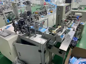 Máquina de fabricación de mascarillas faciales 3PLY completamente automática desechable de alta velocidad 160 piezas