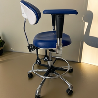 Chaise d'hôpital réglable en cuir PU, tabouret médical ergonomique avec siège rembourré, dossier solide, roulettes et repose-pieds pour clinique, école, atelier
