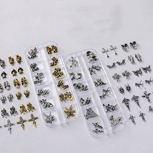 Vente en gros <span class=keywords><strong>Halloween</strong></span> : Boîte à bijoux en métal noir, design cœur 3D, style vintage punk, pour nail art, avec logo personnalisé, fabriqué en Chine - Product Image 2