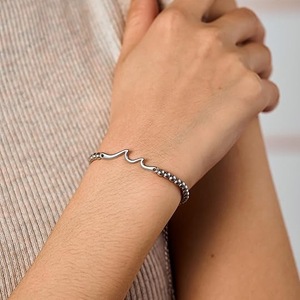 Pulsera Hecha a Mano para Mujer, con Cuentas <span class=keywords><strong>de</strong></span> Acero Inoxidable Plateadas, Colgante <span class=keywords><strong>de</strong></span> Onda, Cierre <span class=keywords><strong>de</strong></span> Langosta Ajustable, Ideal para Cumpleaños o Playa - Product Image 3