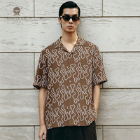 Kemeja Pria Motif River Line 160gsm Mocha Putih Bergelombang Kuba untuk Musim Panas, Liburan, dan Pantai