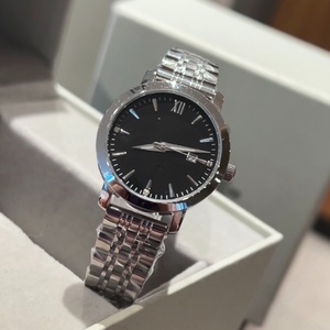 Reloj de Lujo Avanzado con Movimiento Mecánico Automático, Cristal de Zafiro, Ventana de Calendario, Esfera con Patrón Solar, Longines - Product Image 3