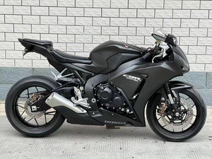 <span class=keywords><strong>Moto</strong></span> <span class=keywords><strong>sportive</strong></span> Honda CBR1000RR Super Gasoline 1000cc, moteur refroidi par liquide, performances puissantes, conduite confortable - Product Image 6