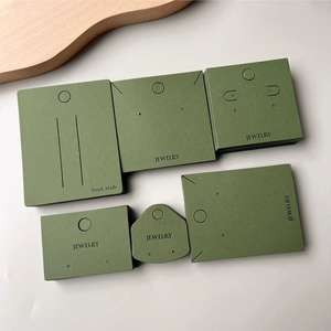 Individuell Bedruckte Dunkelgrüne Kunstpapier-Ohrring-Präsentationskarte in Angepasster Größe und Form für Juweliergeschäfte und Markenpromotion - Product Image 2