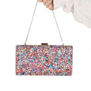 Pochette en tissu brodée sur mesure avec motifs délicats, idéale pour les occasions spéciales et les réceptions formelles - Product Image 3