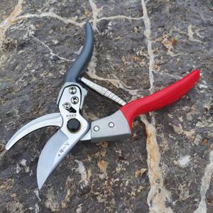 Sécateur bypass Hisaichiro 826B, lame en acier inoxydable, poignée rouge, pour cueillir les fruits, diamètre de coupe 10-20 mm - Product Image 5