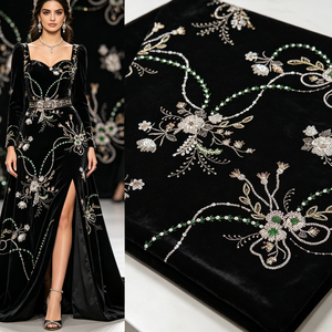 Tissu en <span class=keywords><strong>velours</strong></span> <span class=keywords><strong>noir</strong></span> A920 avec broderie florale perlée or et argent, matière de <span class=keywords><strong>velours</strong></span> pour robe de soirée de luxe richement perlée - Product Image 1
