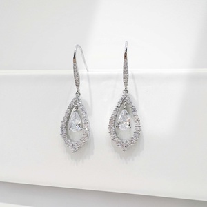 Boucles d'oreilles clous de luxe en argent 925 plaqué rhodium, forme poire goutte d'eau, avec perle, pour femme, style unique, pour mariage - Product Image 1