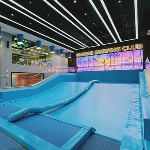 Simulateur de surf commercial d'intérieur à débit fixe pour parcs aquatiques et clubs de surf - Product Image 1
