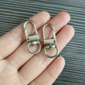 Accessoires Boucles pour chiens en alliage de zinc Boucles à crochet Boucles à saisir Boule de <span class=keywords><strong>fourrure</strong></span> Porte-clés Connecteurs en métal Mousqueton pivotant Porte-clés - Product Image 5