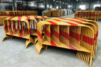 Barrière de contrôle des foules robuste de qualité ingénierie, réfléchissante, protection IP66, résistante aux chocs M40, 1,2x2m, en acier galvanisé épais pour la route