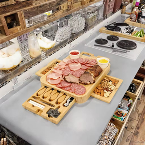 Planche à charcuterie en bois avec ensemble de couteaux pour apéritifs, plateau à fromage en bambou de grande taille avec outils à fromage - Product Image 4