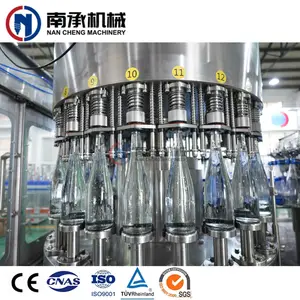 Machine de remplissage de fabrication de vin mousseux de bouteille en verre de prix de gros de haute qualité en Chine/équipement d'embouteillage d'alcool de Champagne